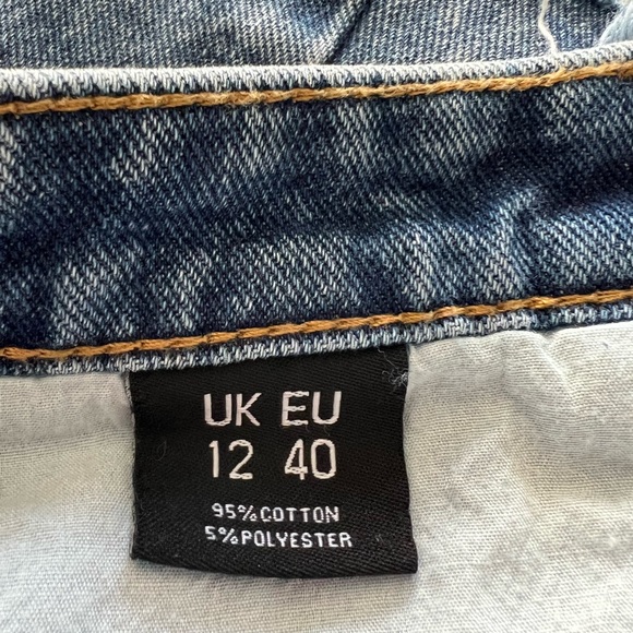 Pretty Little Thing Mid Wash Distressed Short - Picture 7 of 8